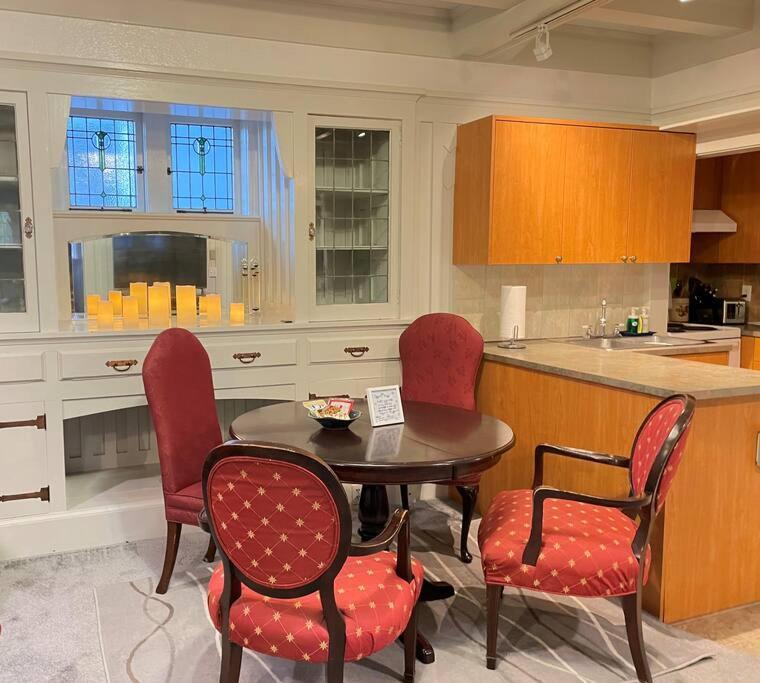 Parlor Suite In Heritage Manor, Fairfield, Near Dt Victoria Exterior foto